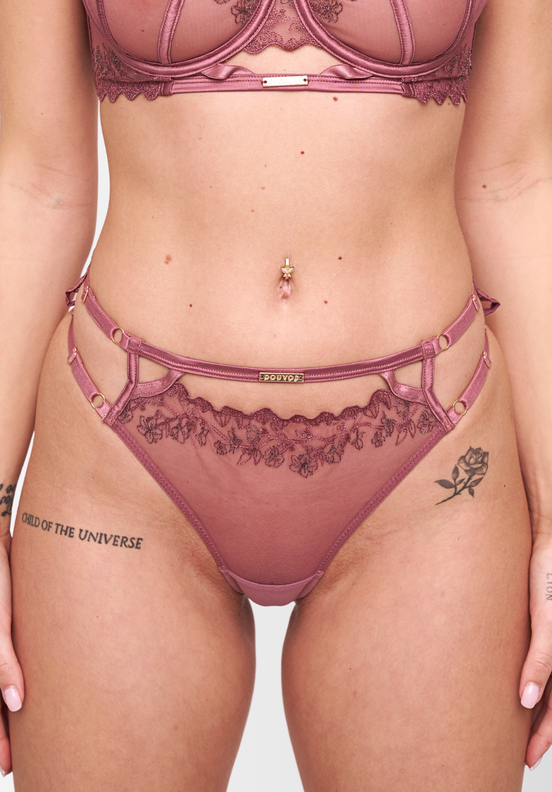 BESTICKTER STRING ANYRA 